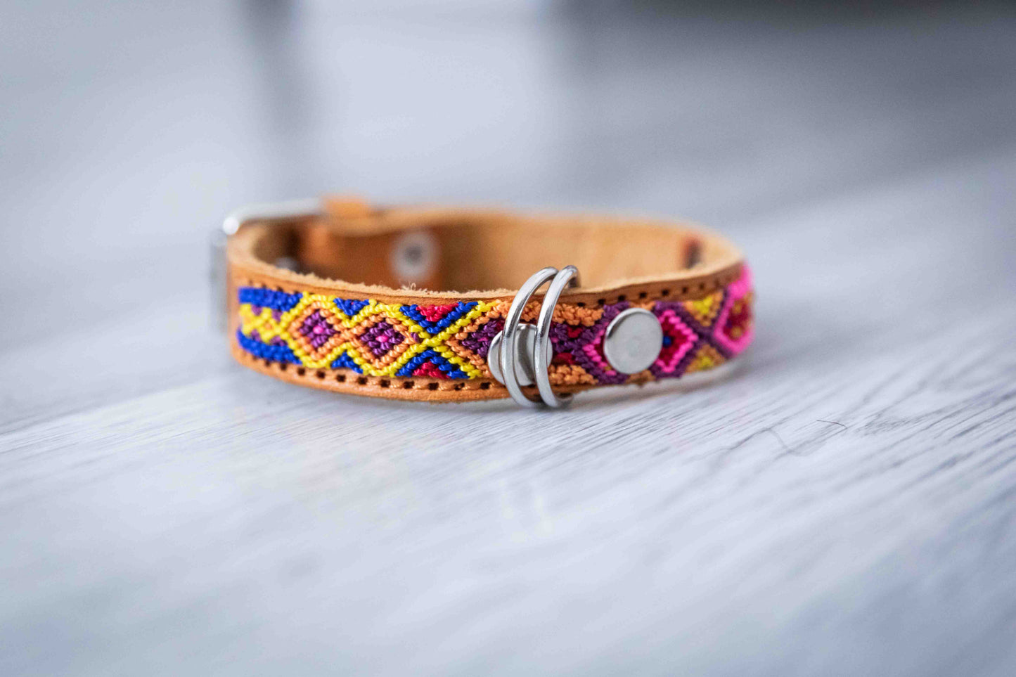 Patterned Leather Weave Small Collar