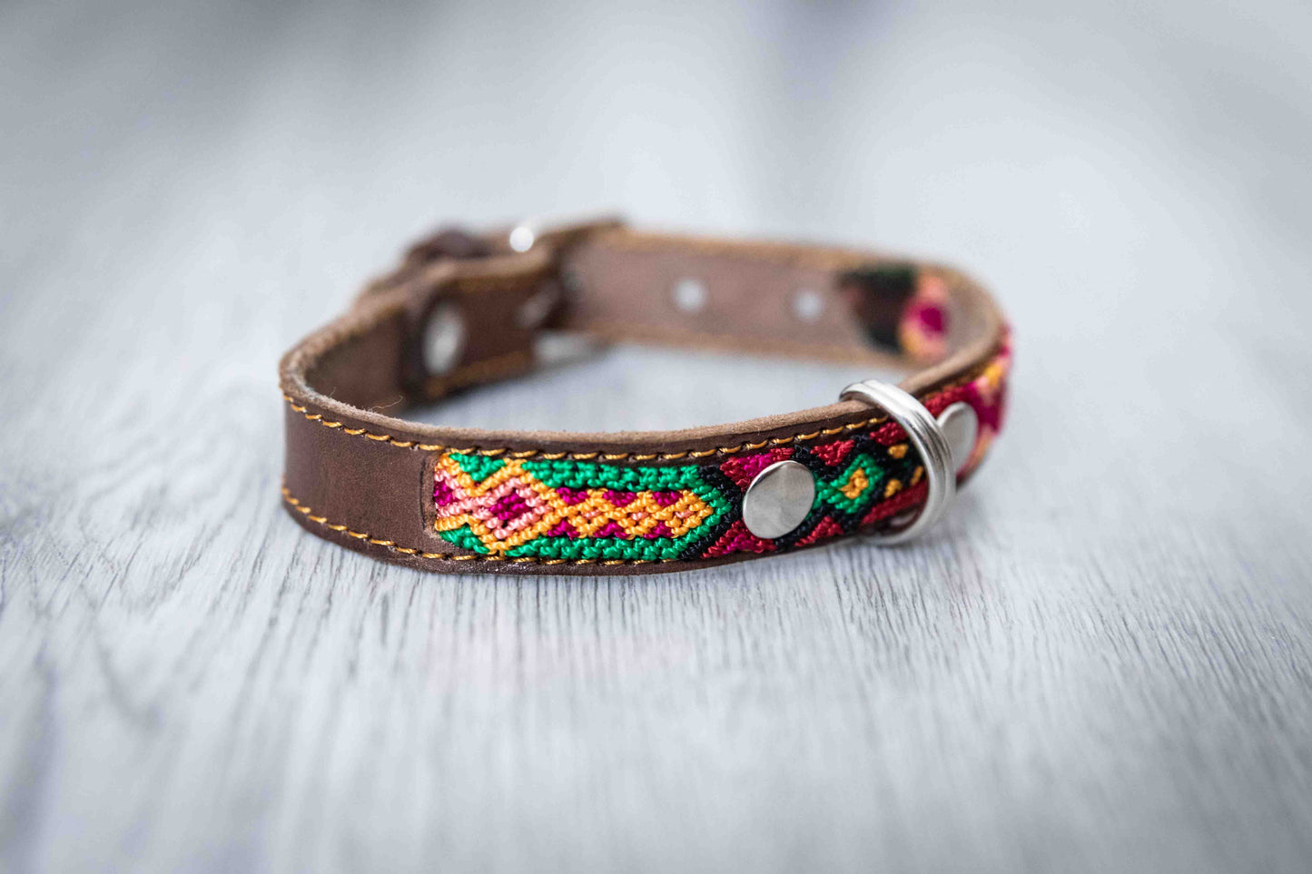 Patterned Leather Weave Small Collar